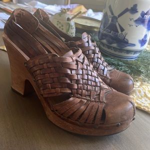 Vintage wooden clogs ✨